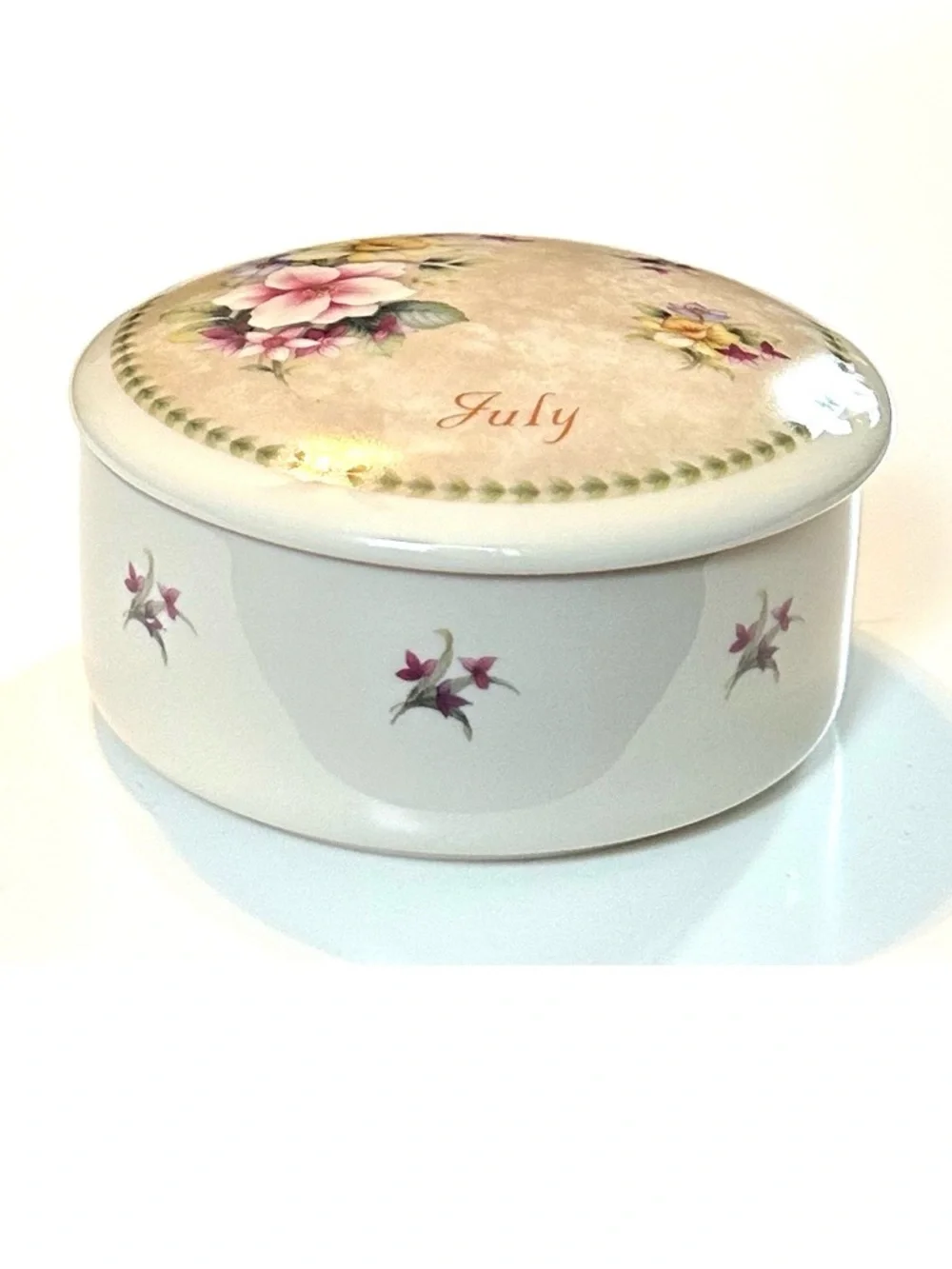 💐 July Porcelain Trinket Box in Cream with Floral Motif USA PICKARD Vintage